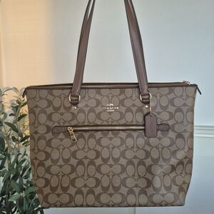 Coach Brown and Tan Signature Gallery Tote NWOT